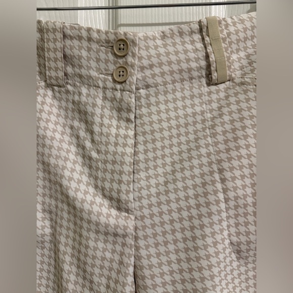 Nike Women's Beige Houndstooth Bermudas - Picture 3 of 5